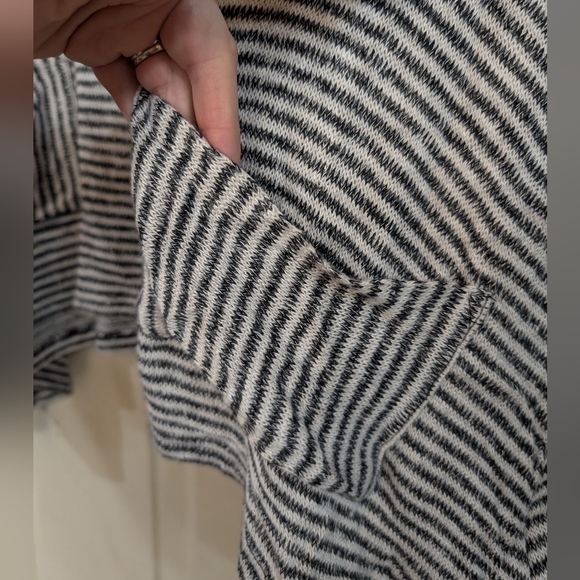 Knit Long Sleeve Striped Top S (T12) - Picture 2 of 13